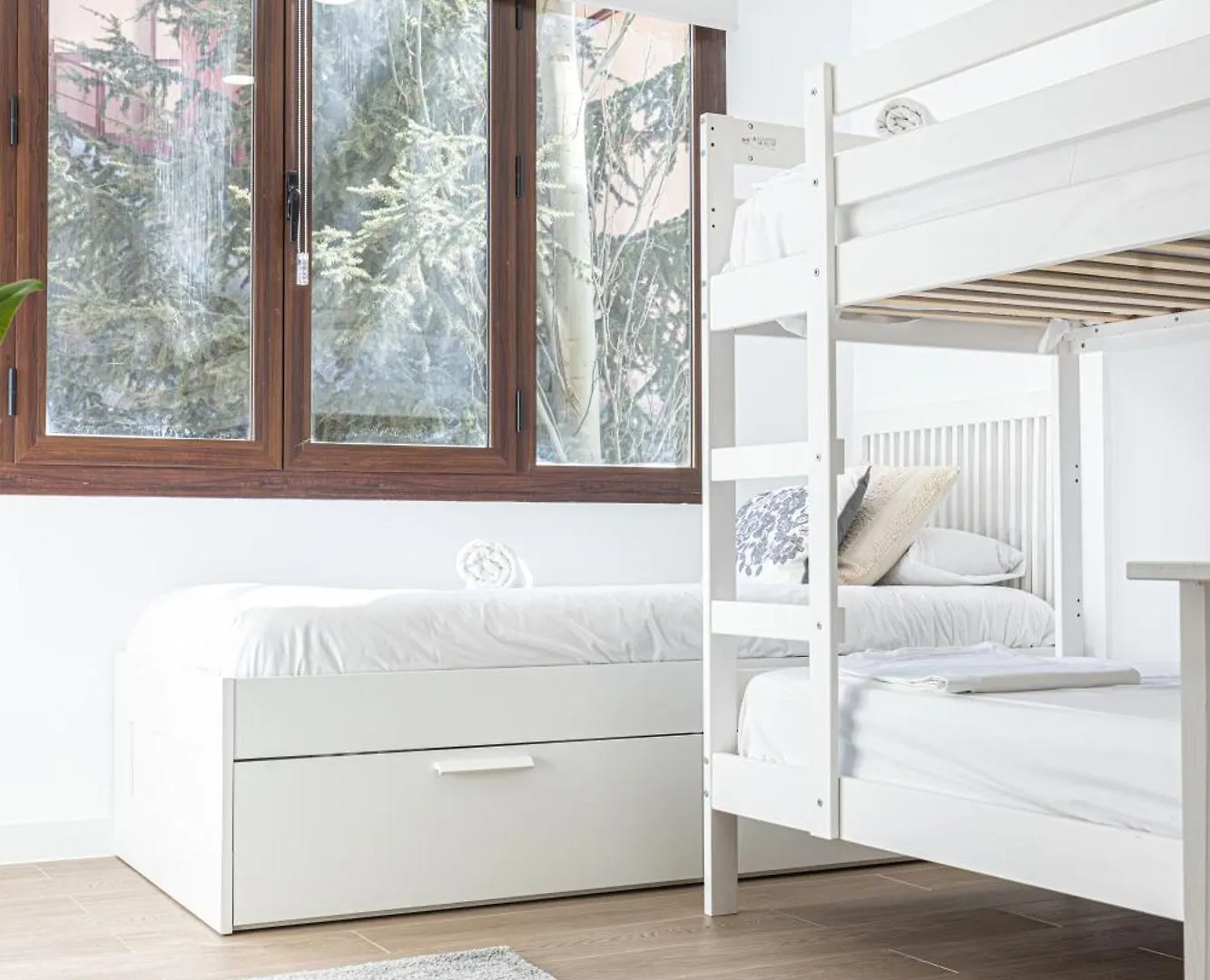 Holidays. Rosebud. 3 Dormitorios & Parking. 8 Personas Sierra Nevada Apartment
