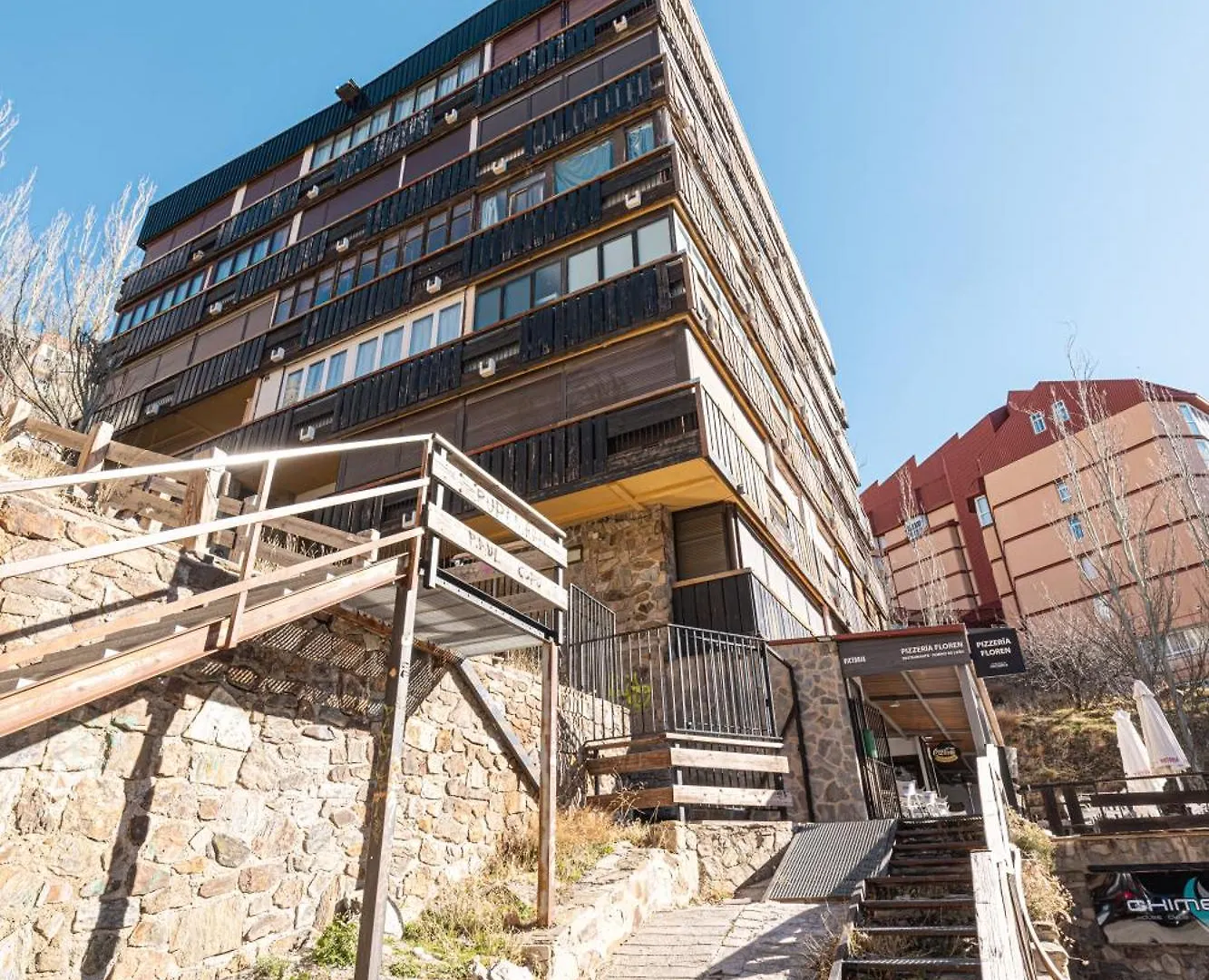 Holidays. Rosebud. 3 Dormitorios & Parking. 8 Personas Sierra Nevada